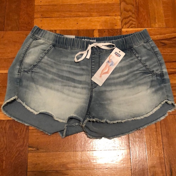 Levi's Pants - Denizen Levi’s Low rise shorts Size M